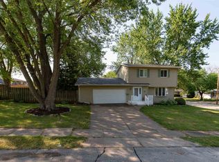 615 W 51st St, Davenport, IA 52806