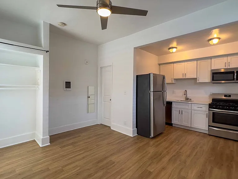 2330 Union St — Photo 2