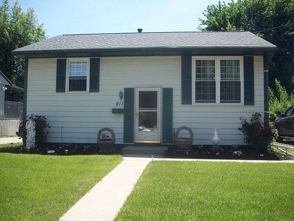 2nd image of 811 Vancouver Dr