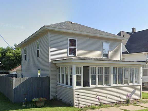 5th image of 213 W Monowau St