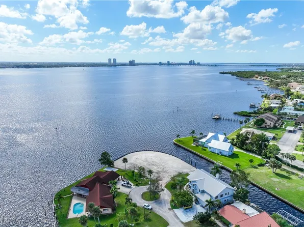 7152 Reymoor Dr, North Fort Myers, FL 33917