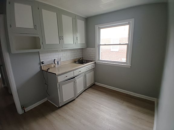 4th image of 15143B Evergreen Rd