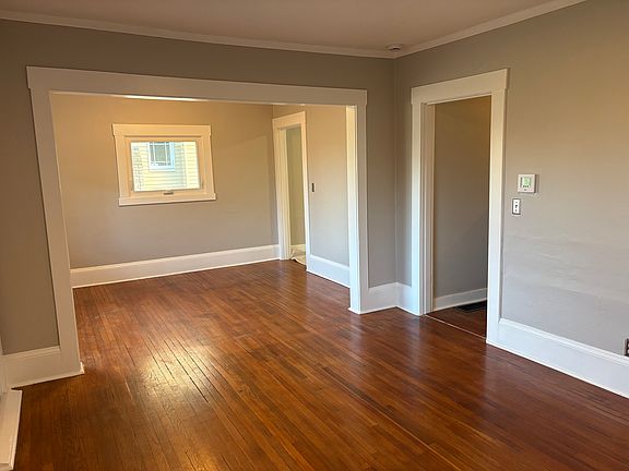 Livingroom/Diningroom with Hardwood Floors