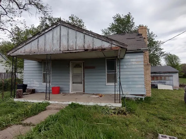 209 E Cedar street, Chilhowee, MO 64733