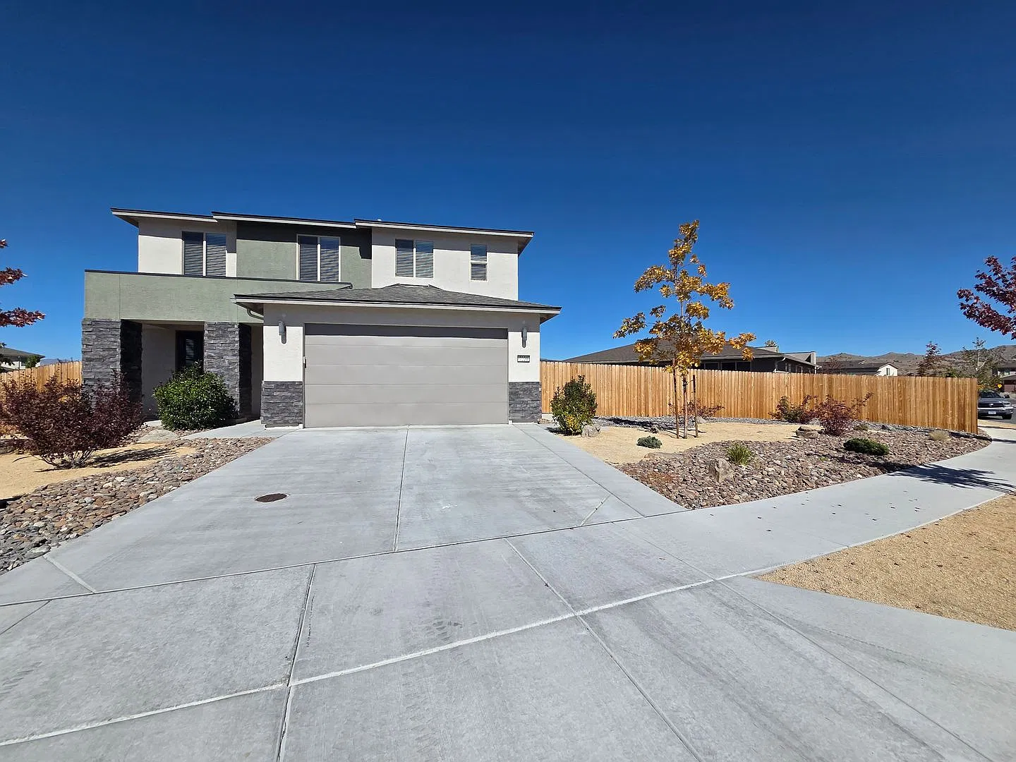 Golden Valley Stunner - Immaculate New Home — Photo 3