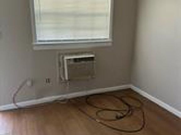 5th image of 1111 Willow Ave