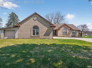 16147 Silvercrest Dr, Fenton, MI