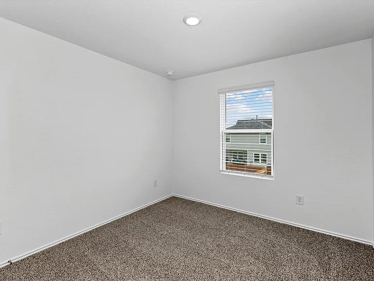456 Sandringham Loop — Photo 16