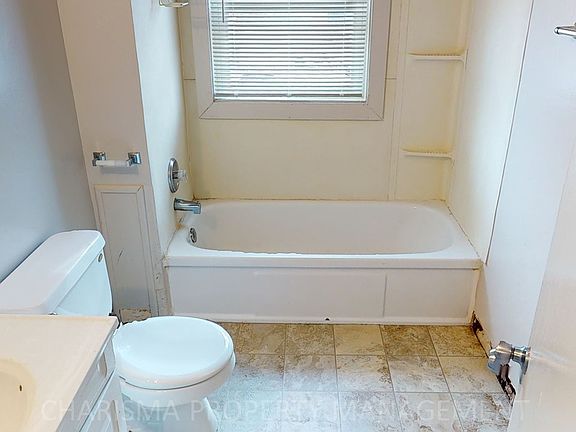 4th image of 817 W 11th St #4