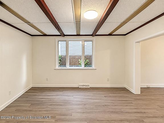 5th image of 307 N Everett Ave