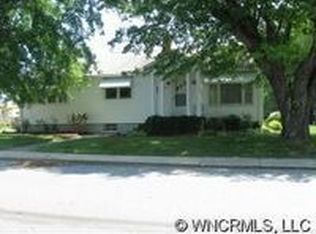 307 Richland St, Waynesville, NC 28786