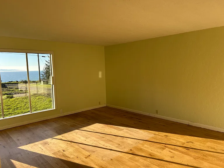 Living room, view of ocean and front yard