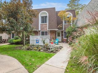 413 Birchwood Rd, Medford, NY 11763