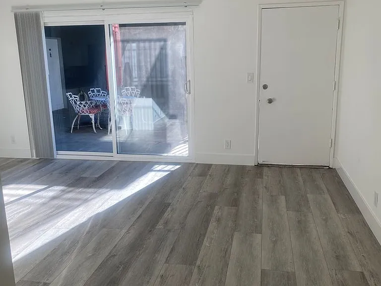 1502 Wellesley Ave — Photo 14