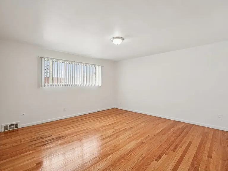 North Shore Apartments — Photo 11