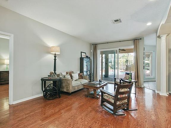 3rd image of 8728 Ashworth Dr