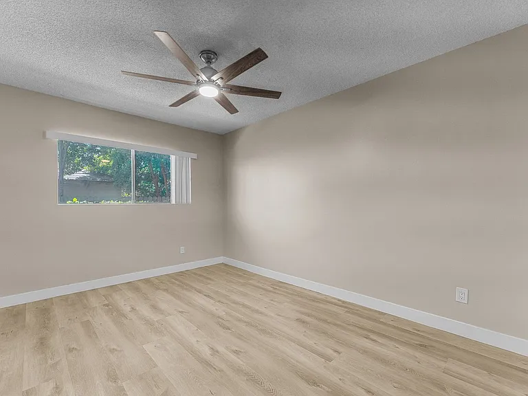 531 W Hyde Park Blvd #3 — Photo 12