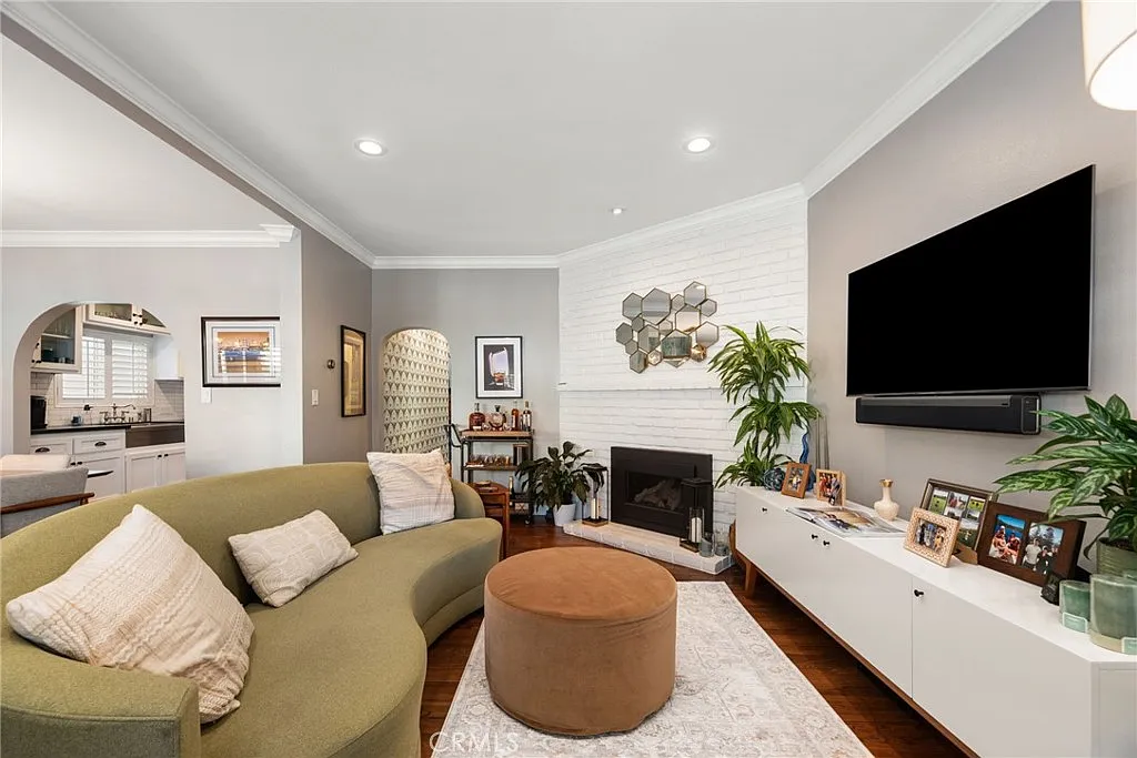 4 bed, 1832 sqft, $15,500 — Photo 4