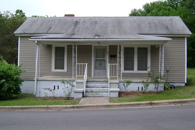 1st image of 109 S Byrd St