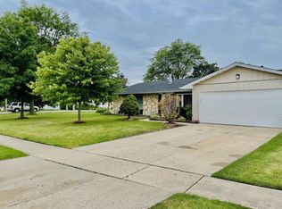 50 Waverly Dr, Elgin, IL 60120
