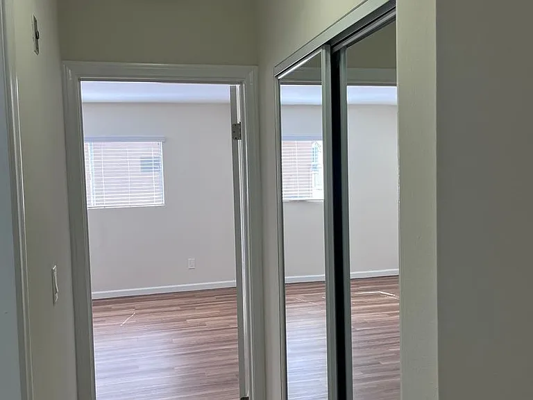 2475 Corinth Apartments — Photo 15