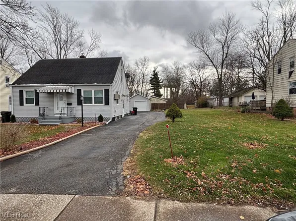 210 15th St, Elyria, OH 44035