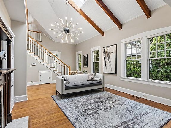 3rd image of 1151 Orme Cir NE