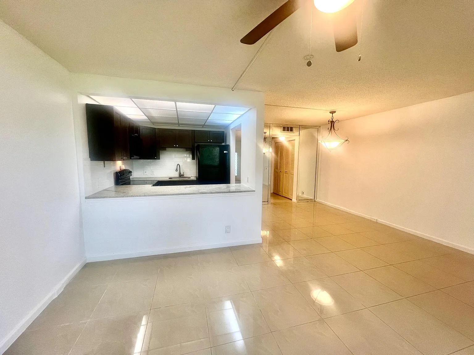 1 bed, 1.5 bath, 715 sqft, $1,475 — Photo 3