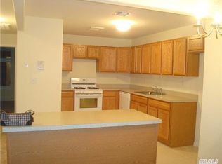 170 White Sands Way, Far Rockaway, NY 11692