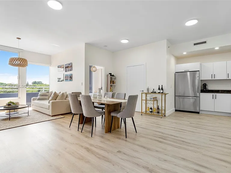 3250 Grand Ave #507 — Photo 2