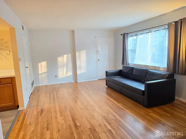18 Judson St #1A — Photo 5