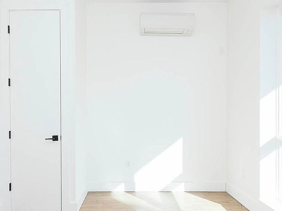 4th image of 1540 Putnam Ave #1F