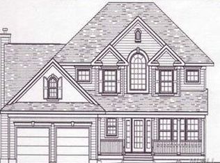40 Church Ln, West Islip, NY 11795