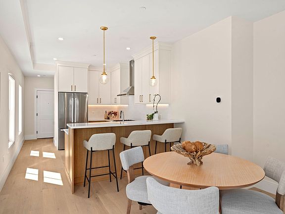 5th image of 326 Lowell St #2