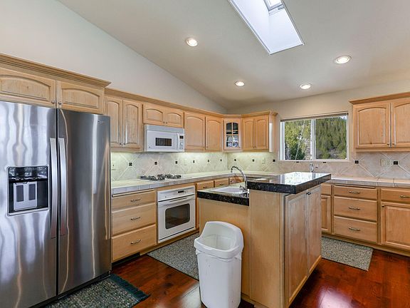 4th image of 17753 Skyline Dr