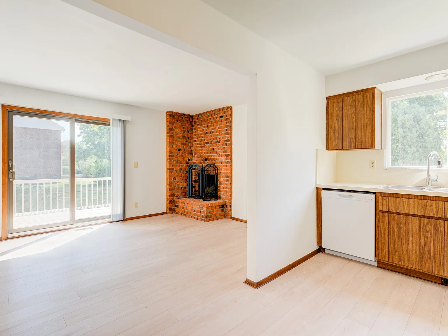 3 bed, 2.5 bath, 1620 sqft, $3,600 — Photo 4