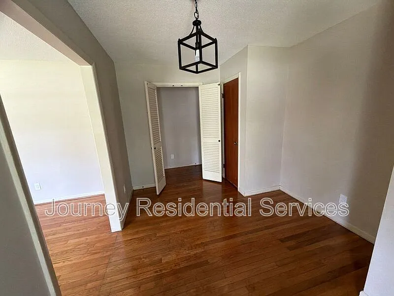 3 bed, 2.0 bath, 2024 sqft, $1,795 — Photo 3