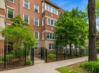 6914 N Sheridan Rd #1, Chicago, IL 60626