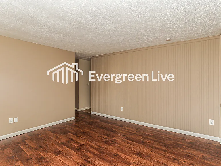 12055 Spalding Dr — Photo 4