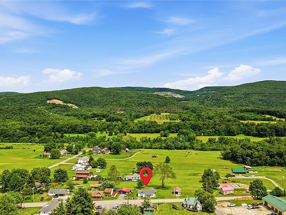 3rd image of 2136 Springhill Furnace Rd