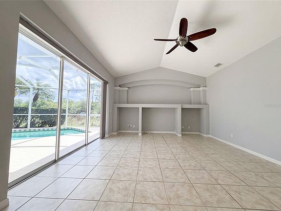 3rd image of 12567 SW Pembroke Cir N