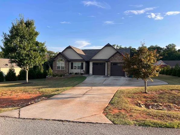 121 Poplar Ridge Dr, Gaffney, SC 29341