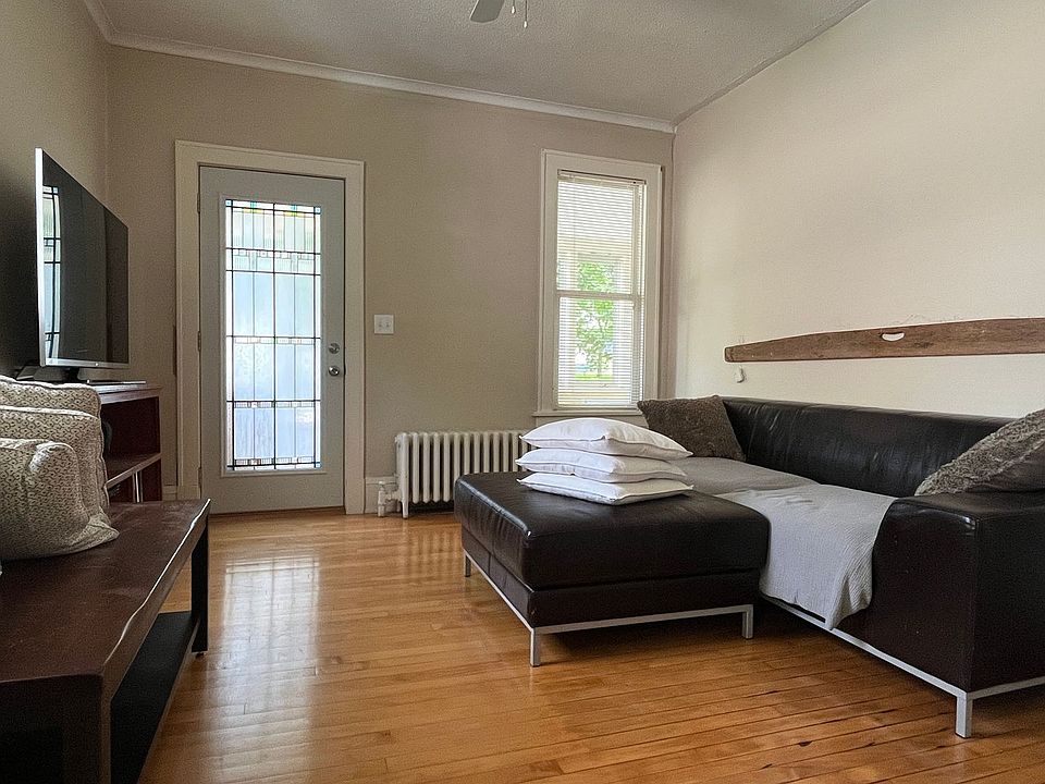 1st image of 264 George St W