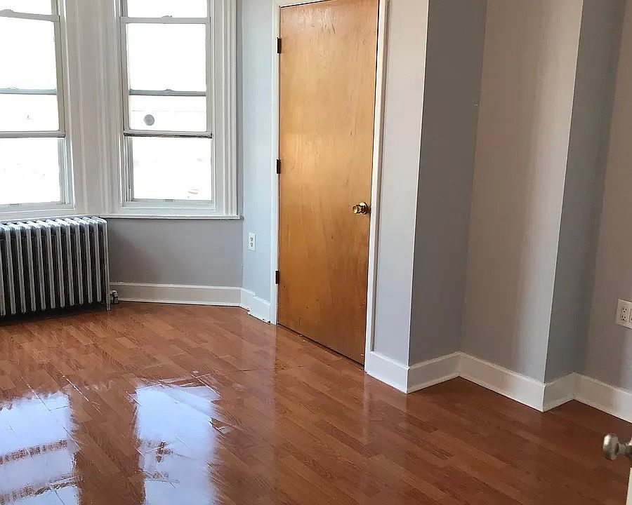 Front Bedroom - closet door
