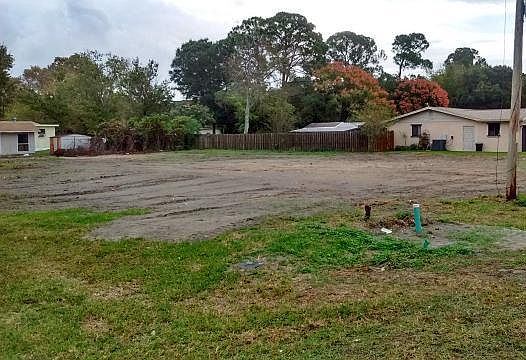 1st image of 735 Garden Ln