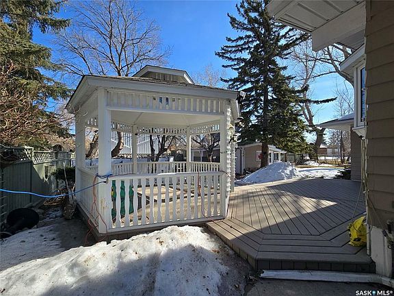 5th image of 209 Sullivan St