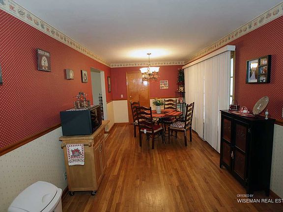 4th image of 272 Oak Dr