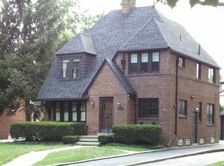 26327 Dundee Rd, Huntington Woods, MI 48070