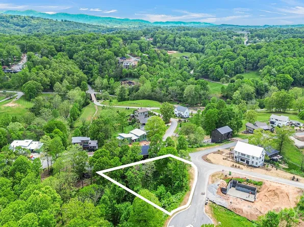 35 Olivette Crossing Pkwy #72, Asheville, NC 28804