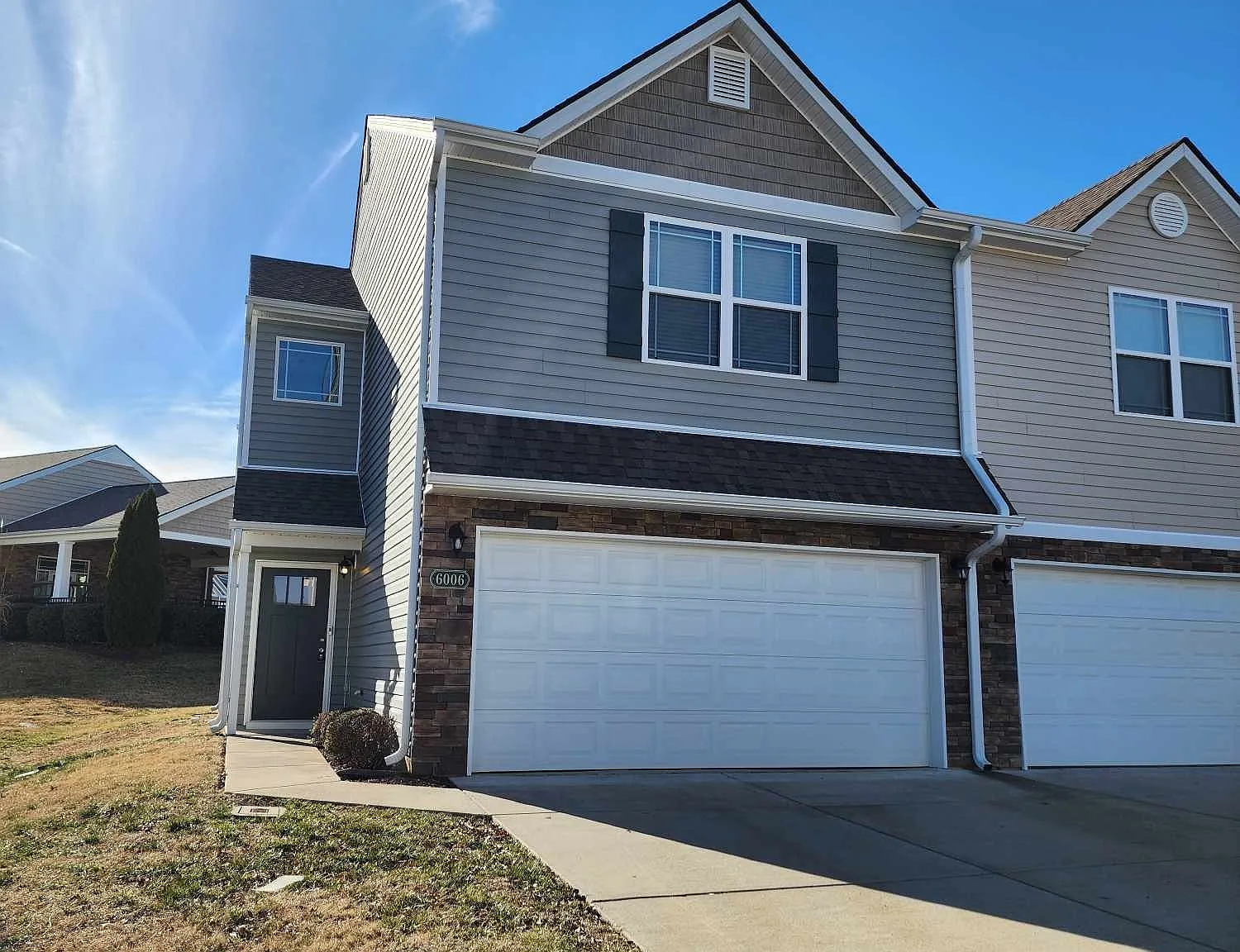 3 bed, 2.5 bath, 1600 sqft, $2,100 — Photo 1